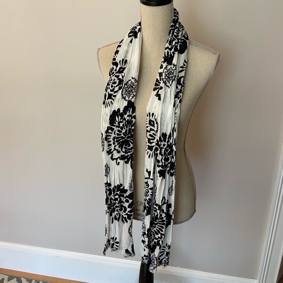 Scarf - Picture 2 of 3